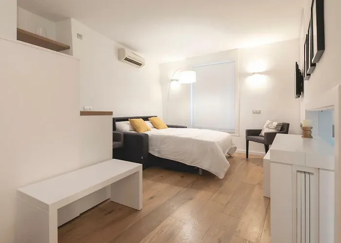 Διαμέρισμα Bravissimo Portal Nou, With Private Garage *