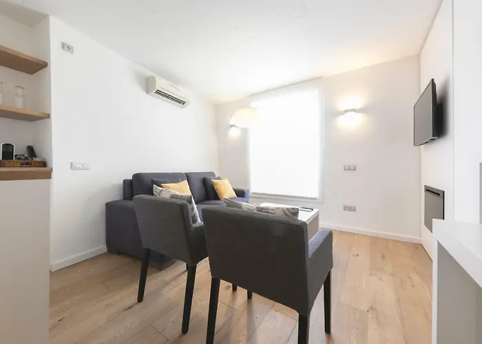 Bravissimo Portal Nou, With Private Garage Appartement *